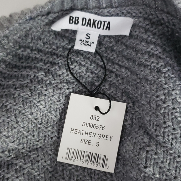 NWT BB Dakota Candace Fringe Sweater Sz. Small - Picture 8 of 8